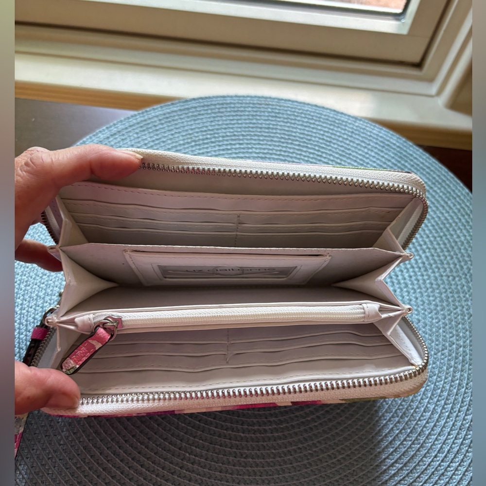 Liz Claiborne White and Pink Floral Wallet - Picture 4 of 10
